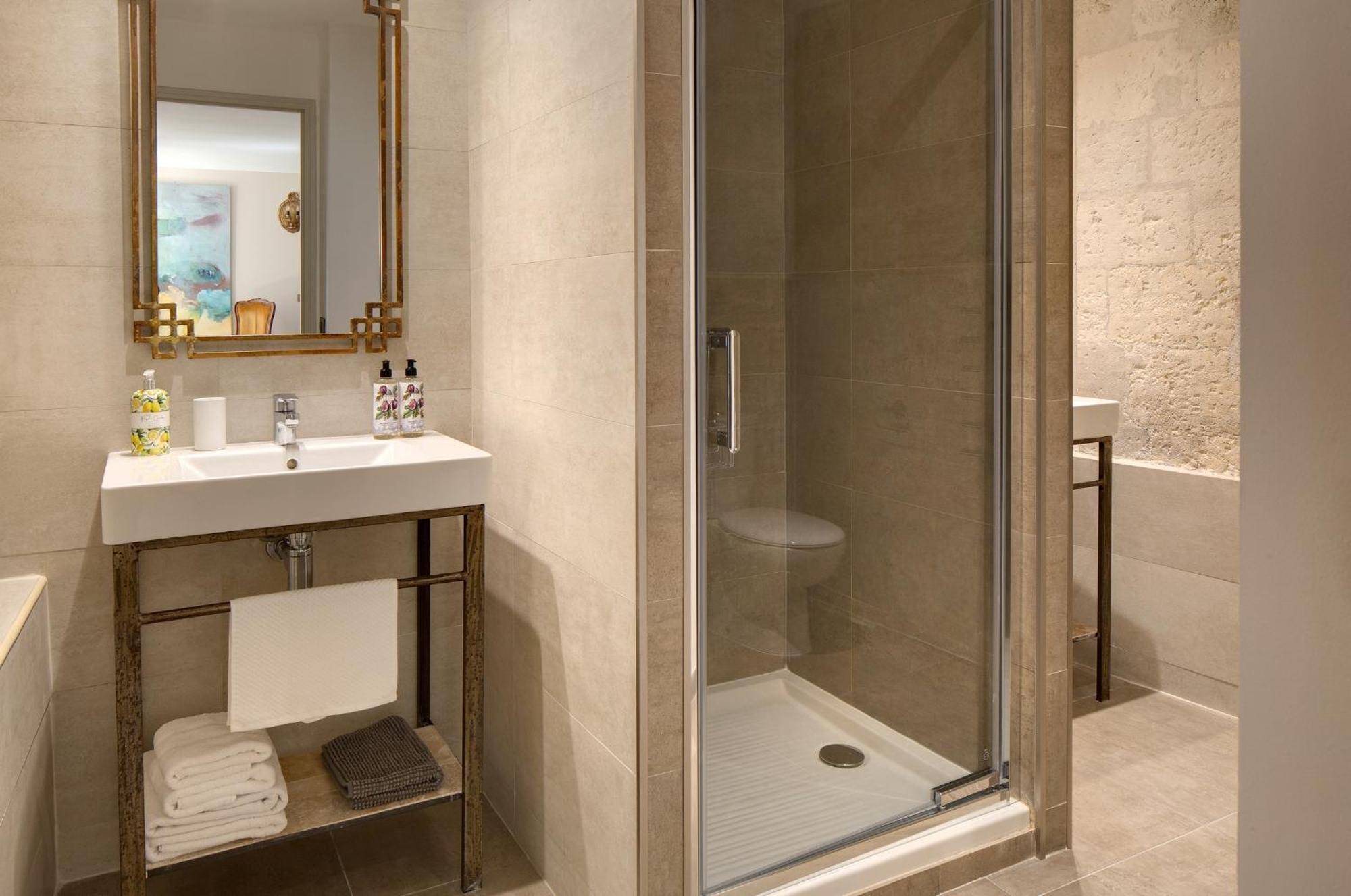 אביניון La Maison Des Augustins 4 Stars Spa Et Fitness חדר תמונה